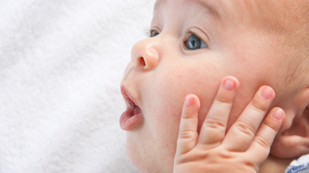 赤ちゃん　驚いた顔